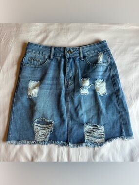 SHEIN Distressed Denim Skirt – Size 26